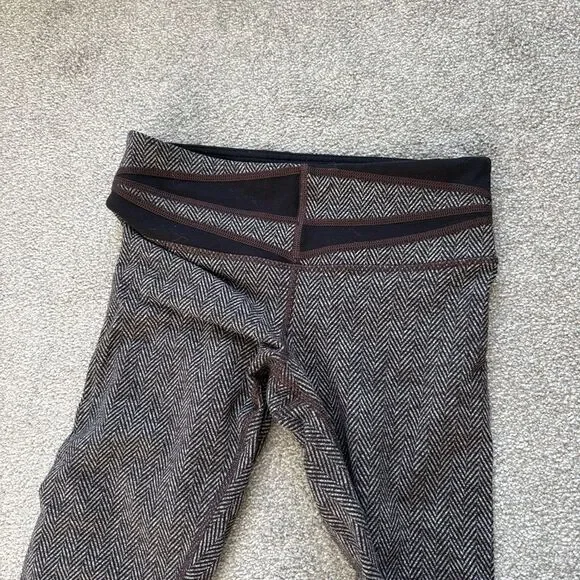 Lululemon high rise brown herringbone leggings - size 4 tall - Picture 6 of 6